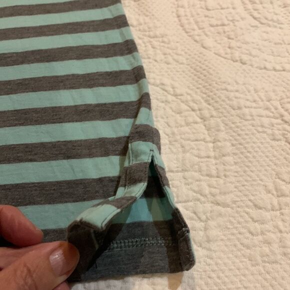 Tommy Bahama relax edition top. Small - Picture 6 of 9